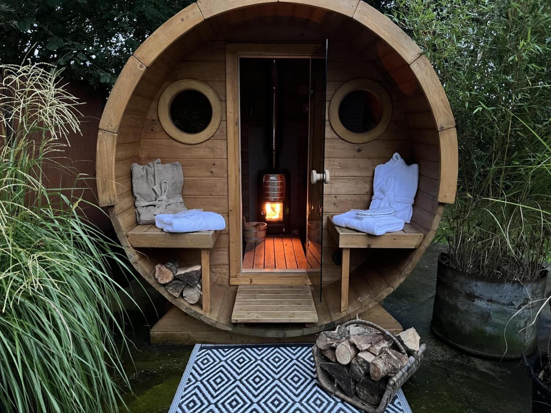 Bed & Breakfast+ De Kooimolen Dreumel Bagian luar foto